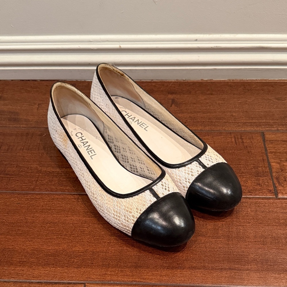 CHANEL Women's Black and Cream Loafers